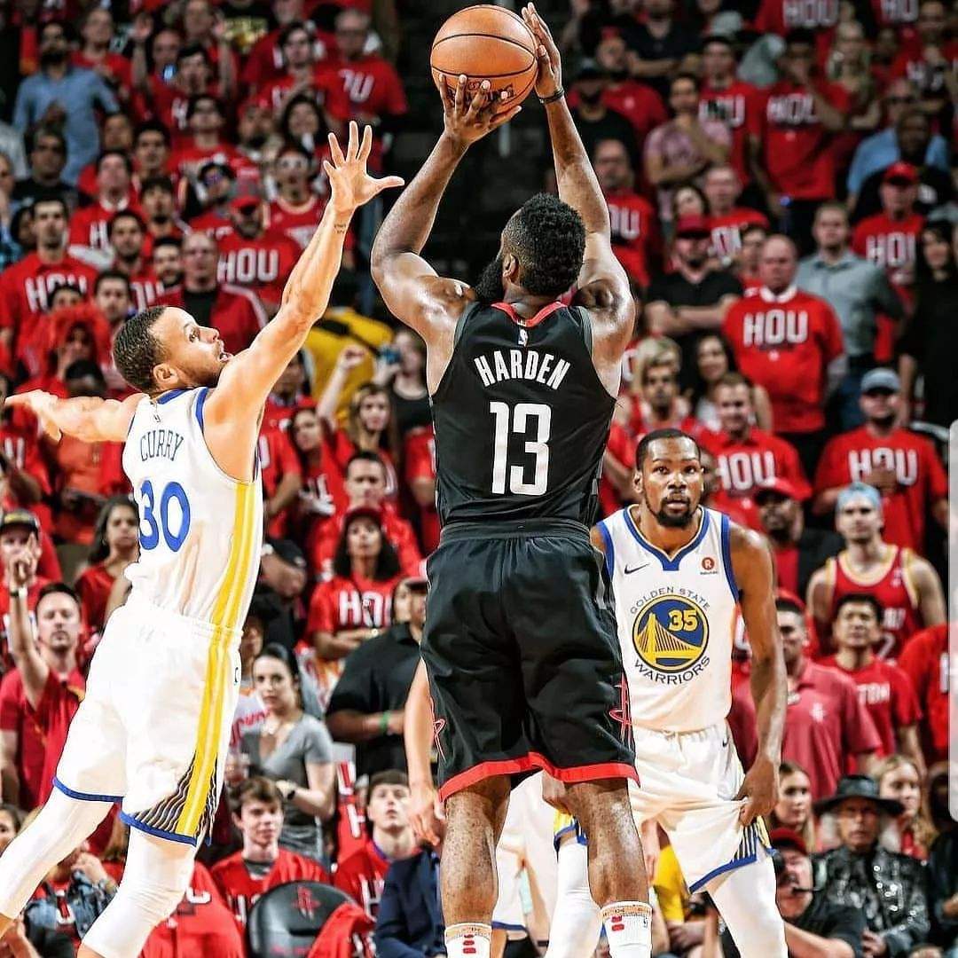 NBA总决赛关键时刻走向成谜；成都蓉城回应争议；质疑声仍在；赛程密集仍需轮换的简单介绍-开云官方网站